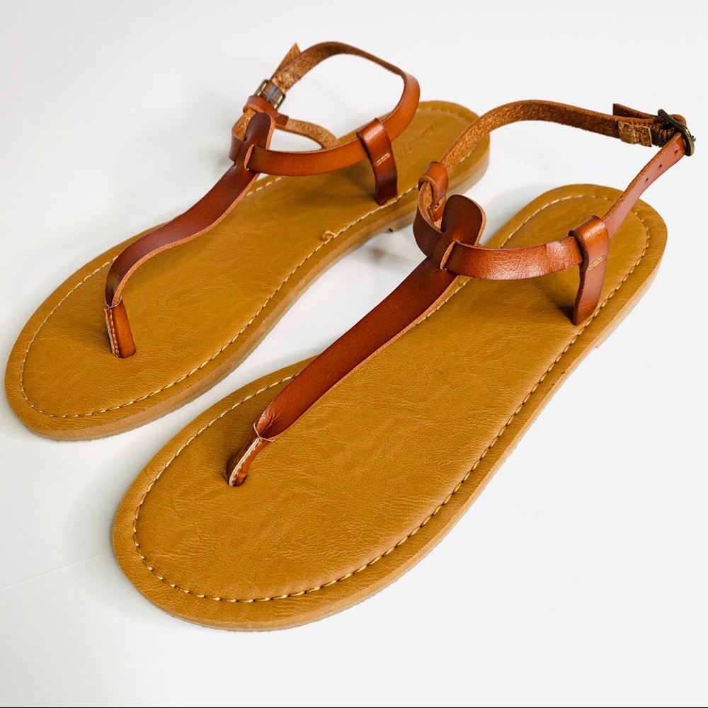 Universal Thread Sandal T Strap Brown Size 8.5